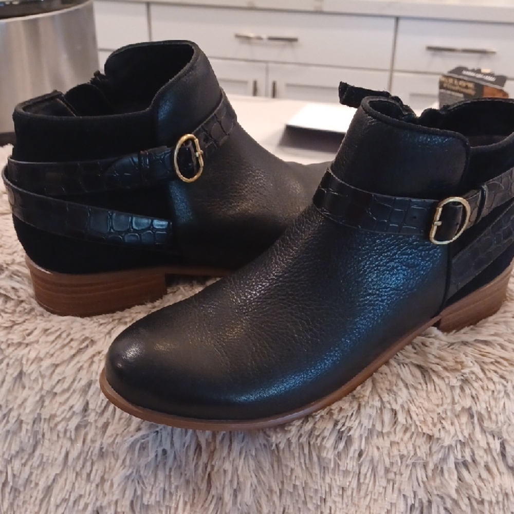 SoftWalk Black and Gold Ankle Booties with Stacked Heel